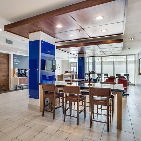 Hilton Garden Inn דנטון מראה חיצוני תמונה
