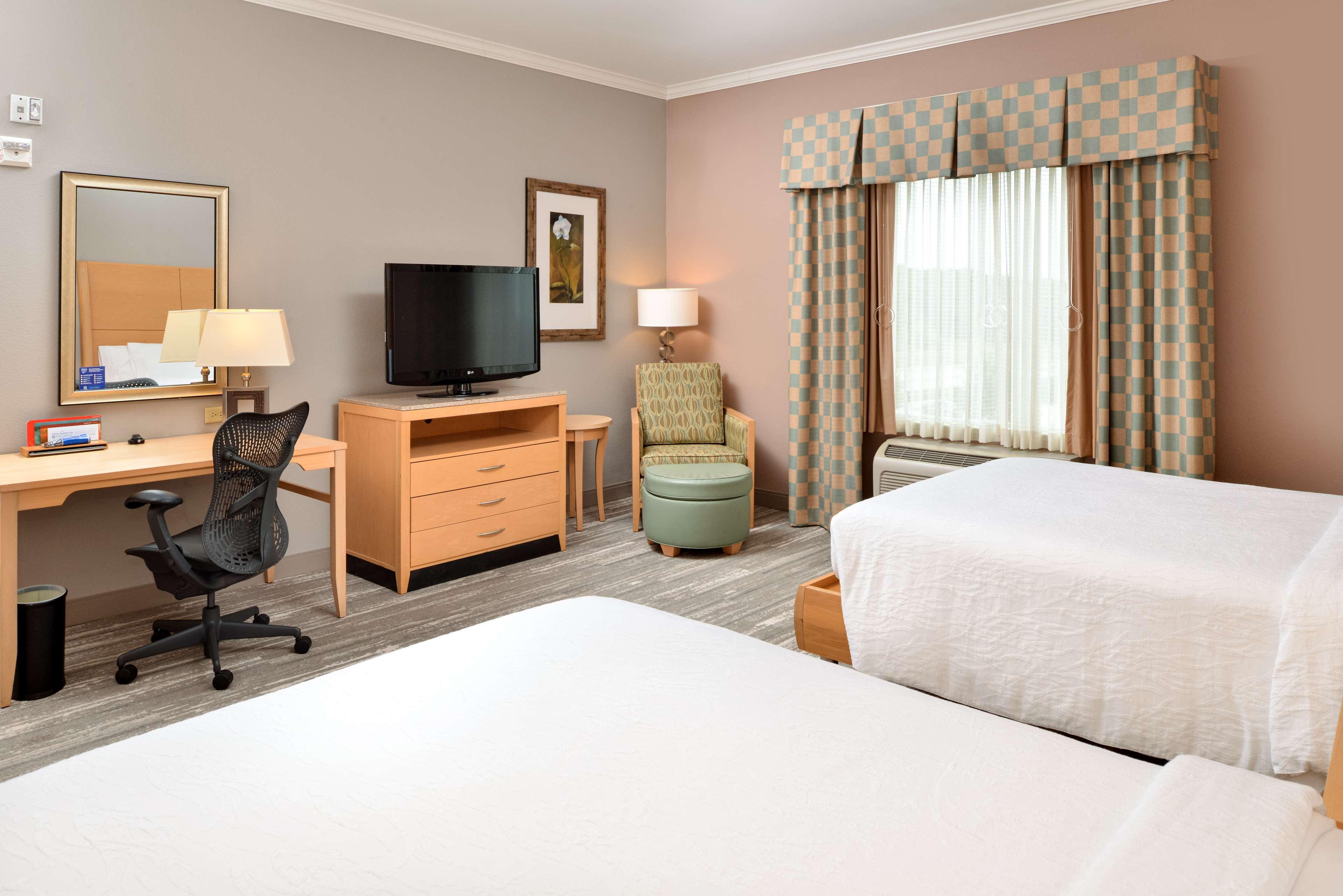 Hilton Garden Inn דנטון מראה חיצוני תמונה