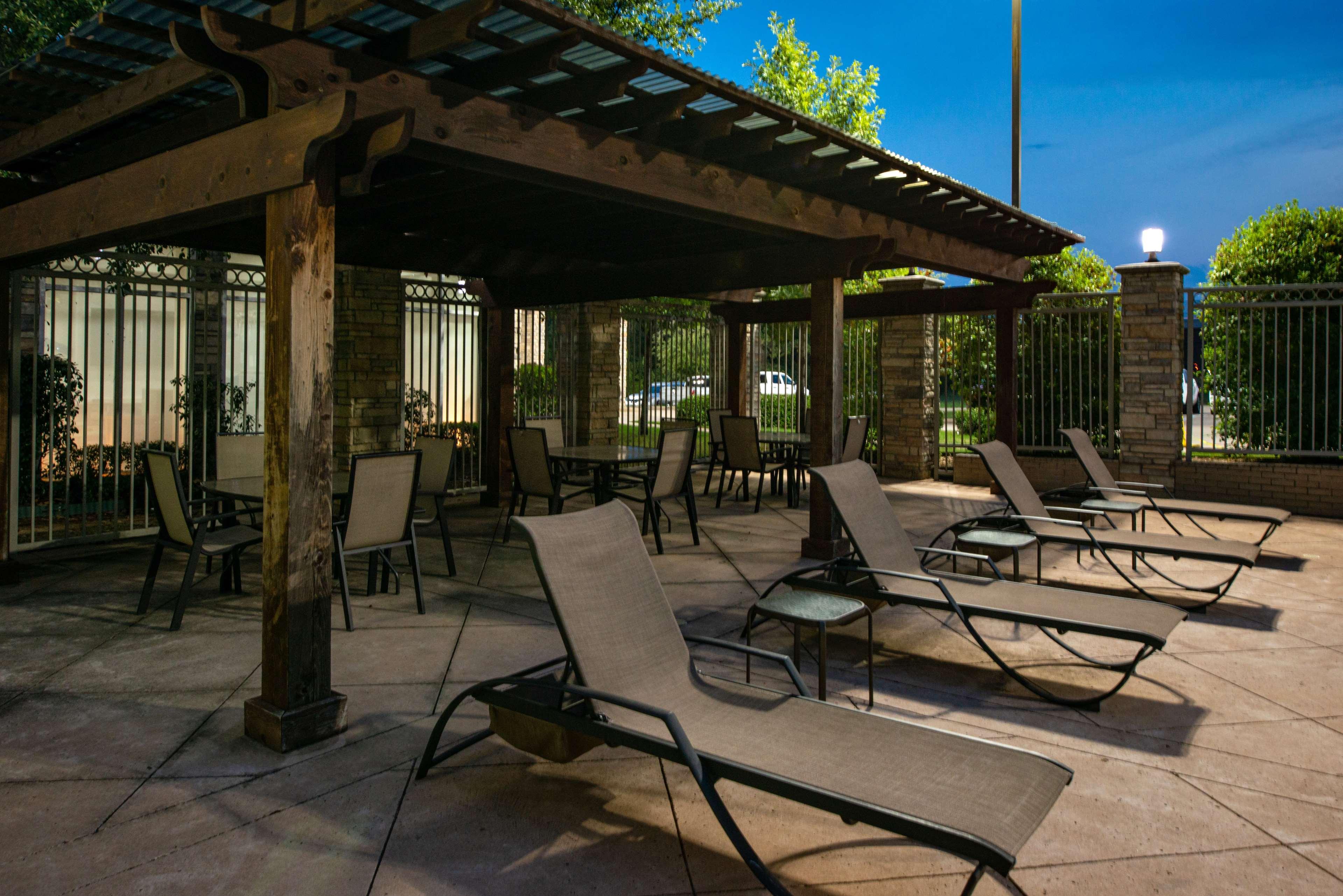 Hilton Garden Inn דנטון מראה חיצוני תמונה