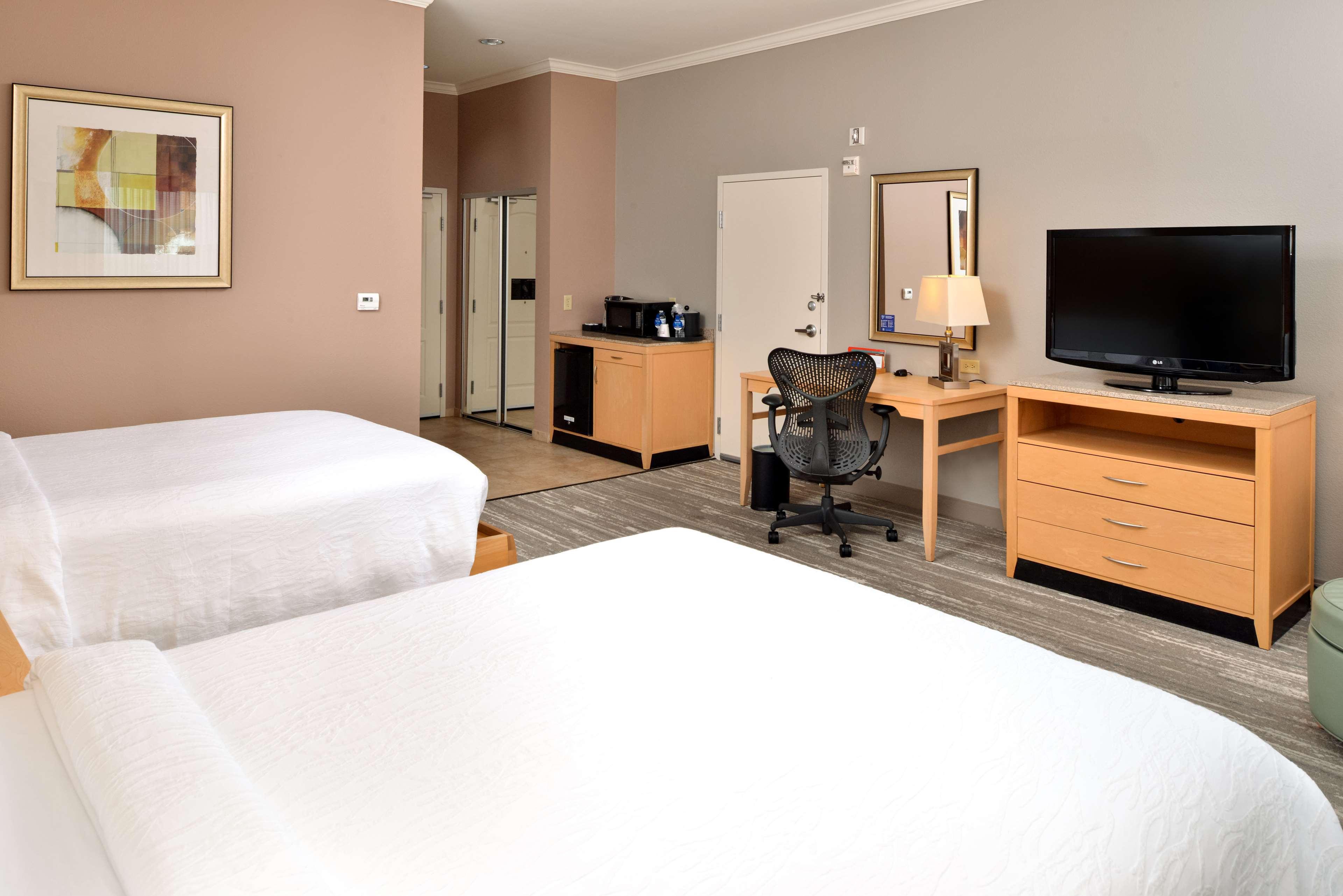 Hilton Garden Inn דנטון מראה חיצוני תמונה