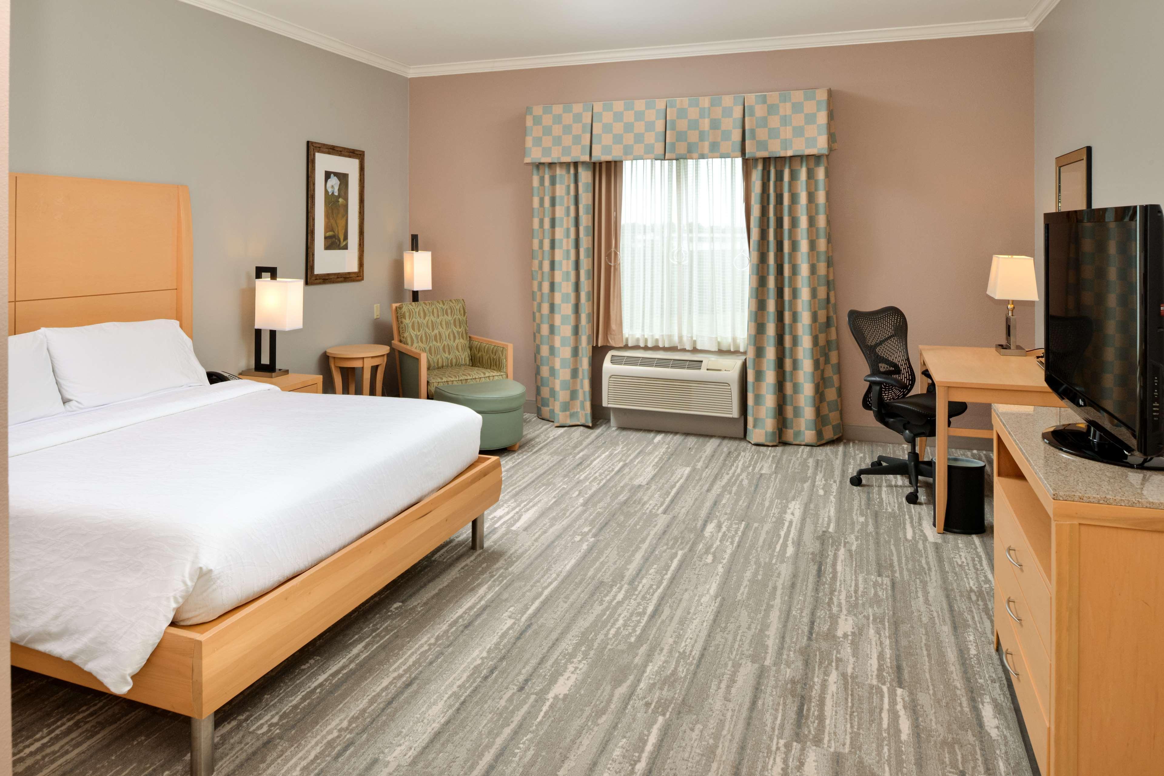 Hilton Garden Inn דנטון מראה חיצוני תמונה