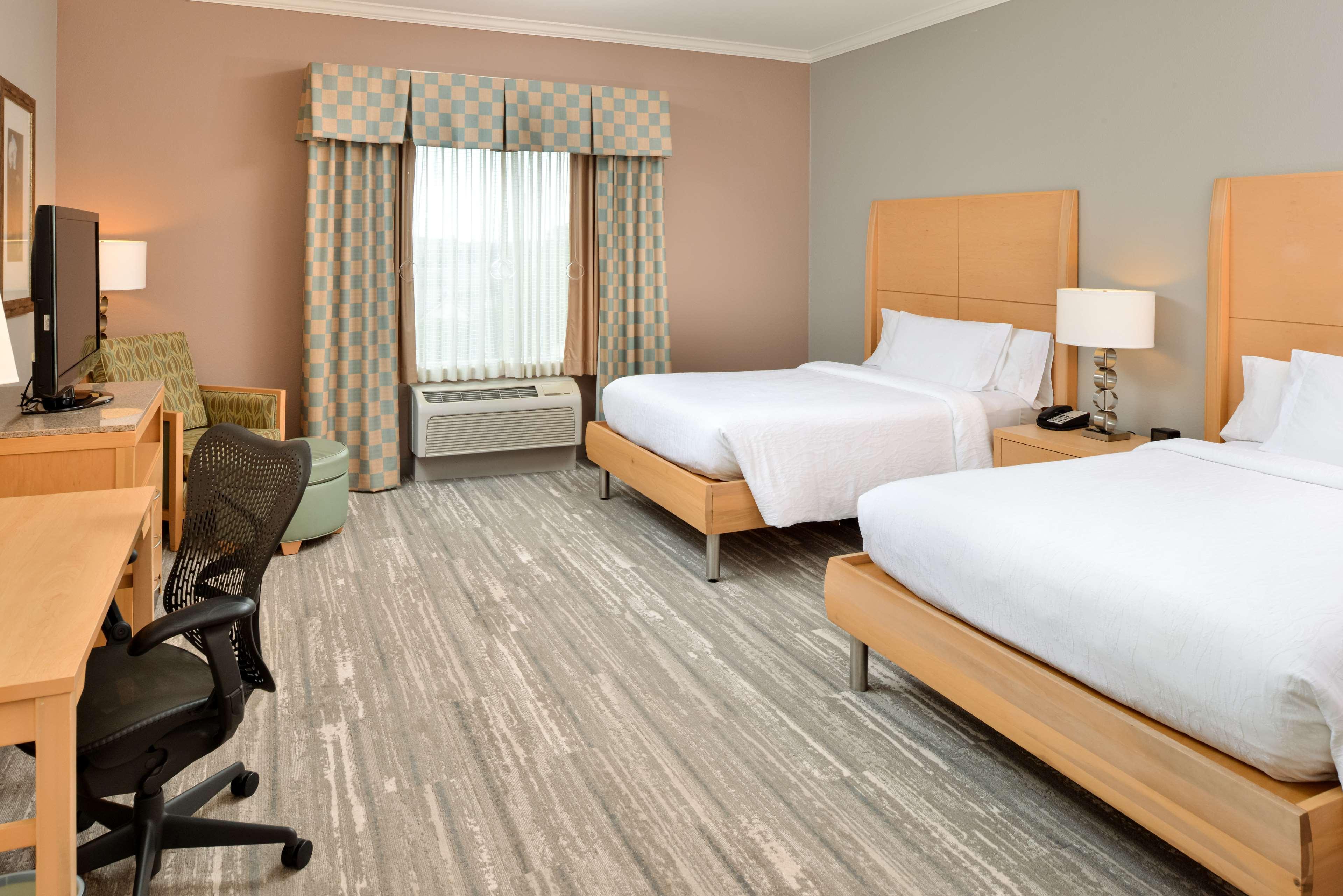 Hilton Garden Inn דנטון מראה חיצוני תמונה