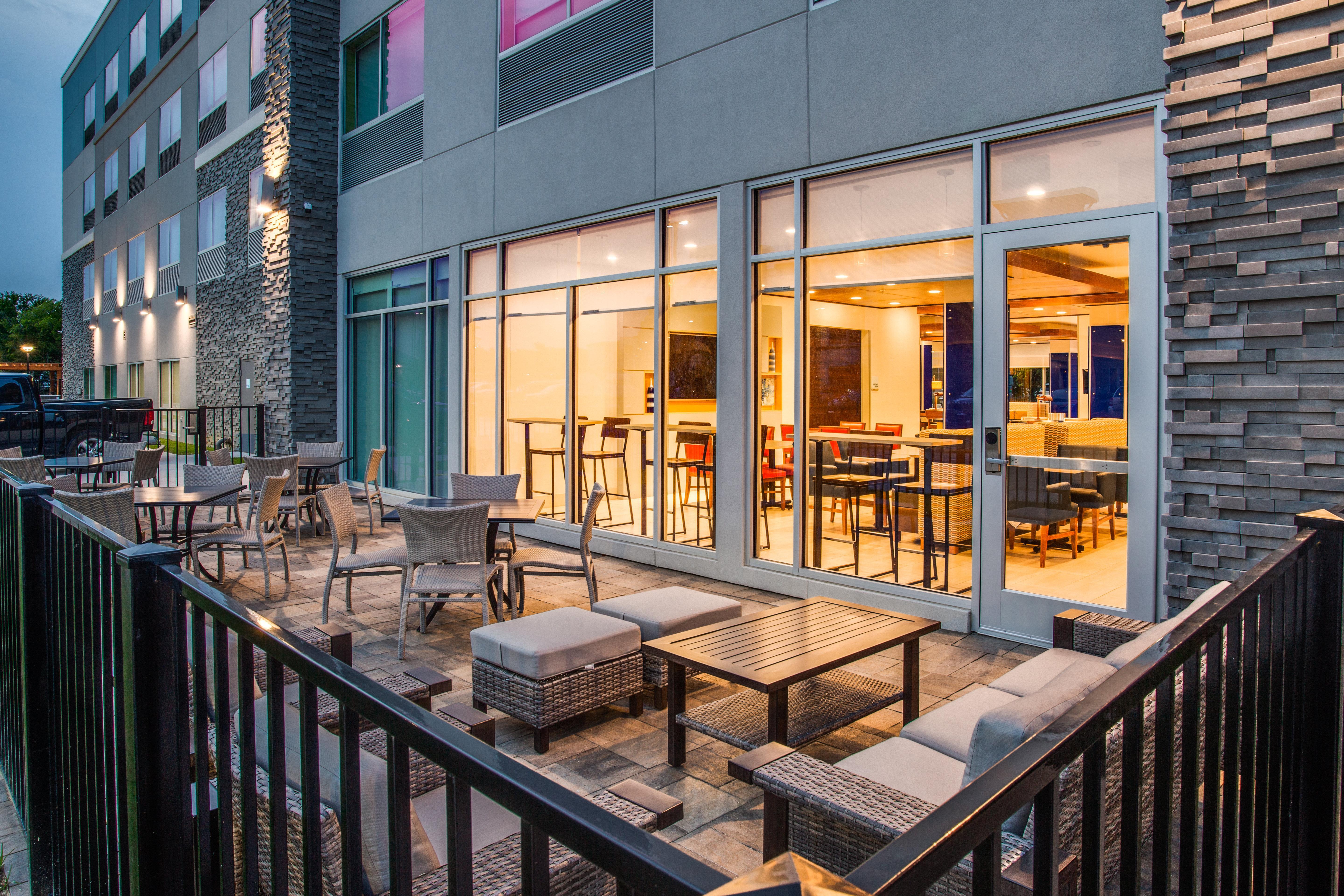 Hilton Garden Inn דנטון מראה חיצוני תמונה