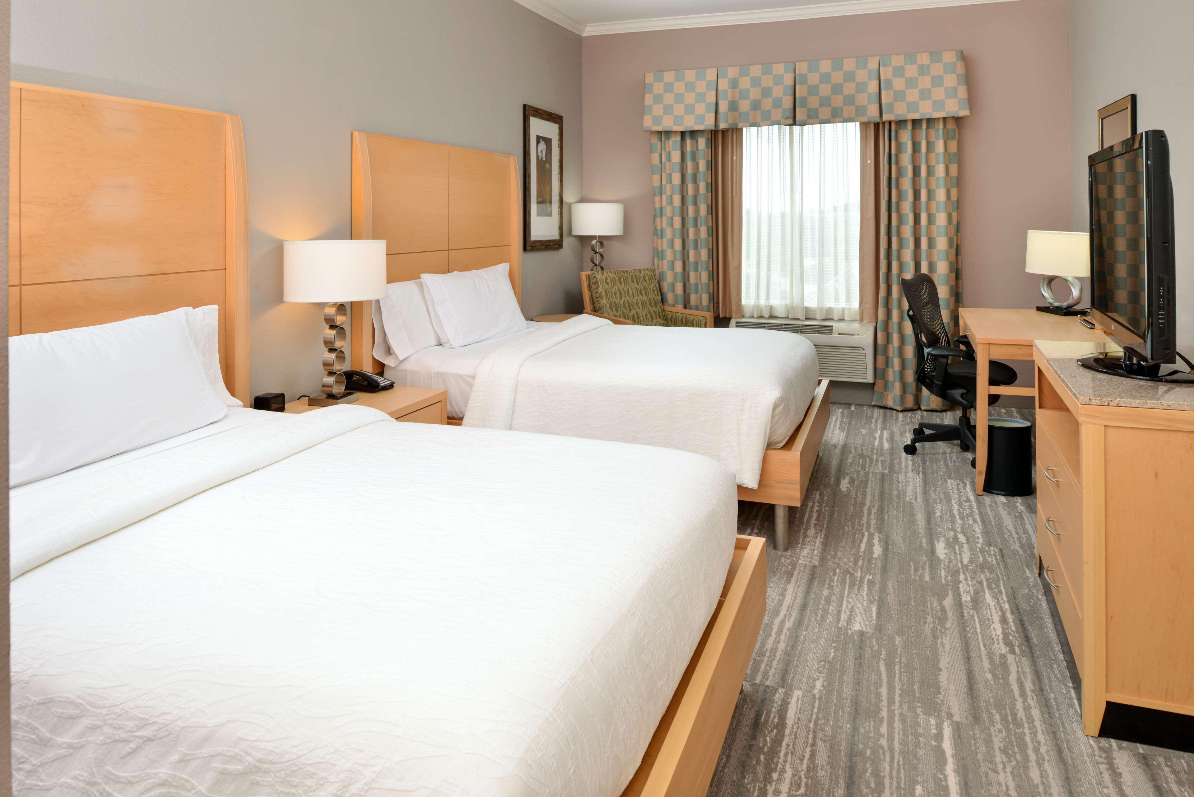 Hilton Garden Inn דנטון מראה חיצוני תמונה