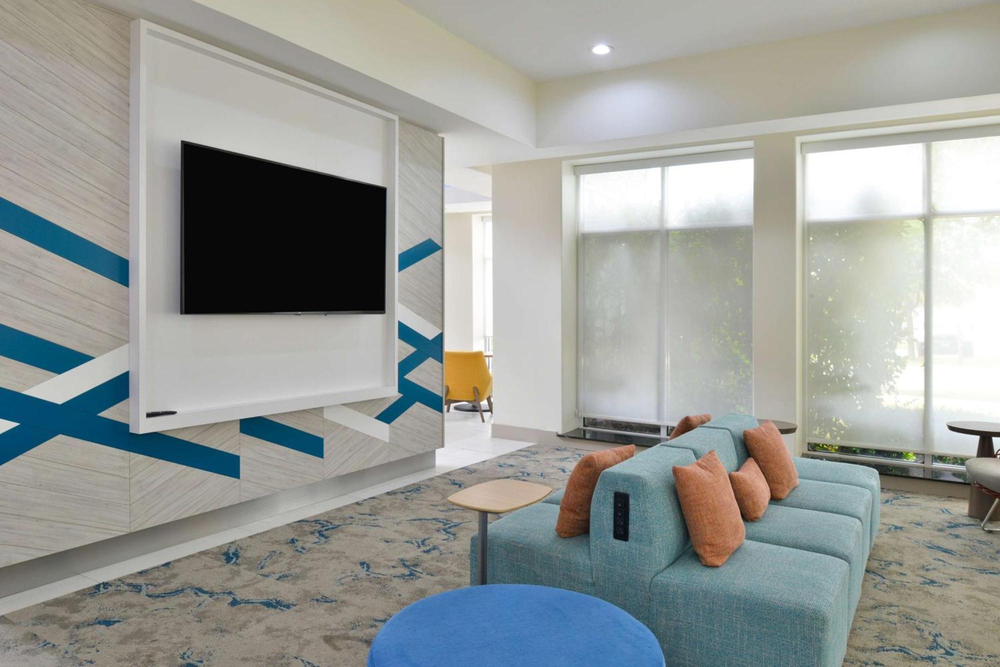 Hilton Garden Inn דנטון מראה חיצוני תמונה