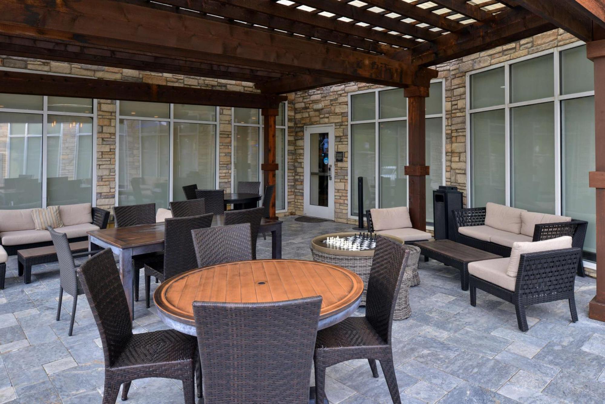 Hilton Garden Inn דנטון מראה חיצוני תמונה